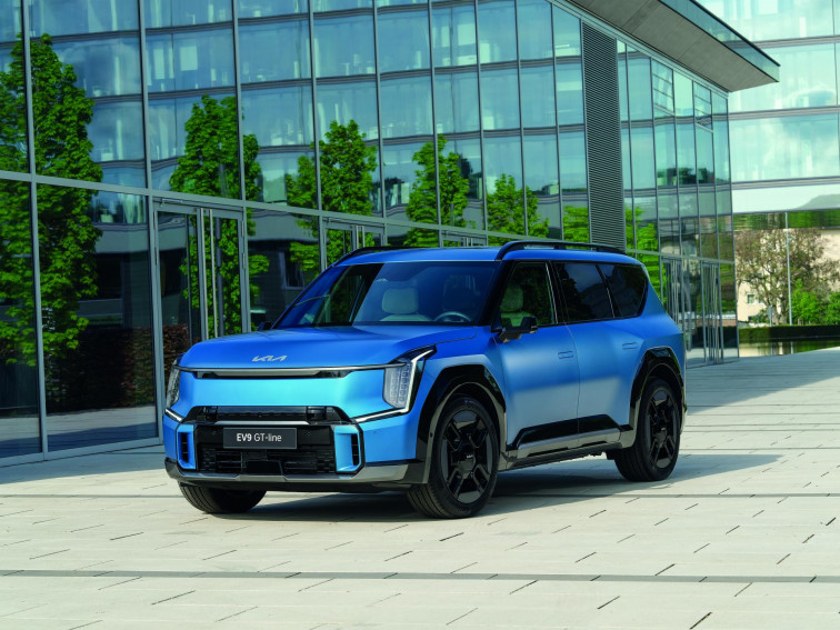 El EV9, primer SUV eléctrico de Kia con tres filas de asientos, llega en octubre desde 85.100 euros