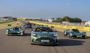 Aston Martin celebra 110 Años con un desfile de 110 Aston Martin en Silverstone