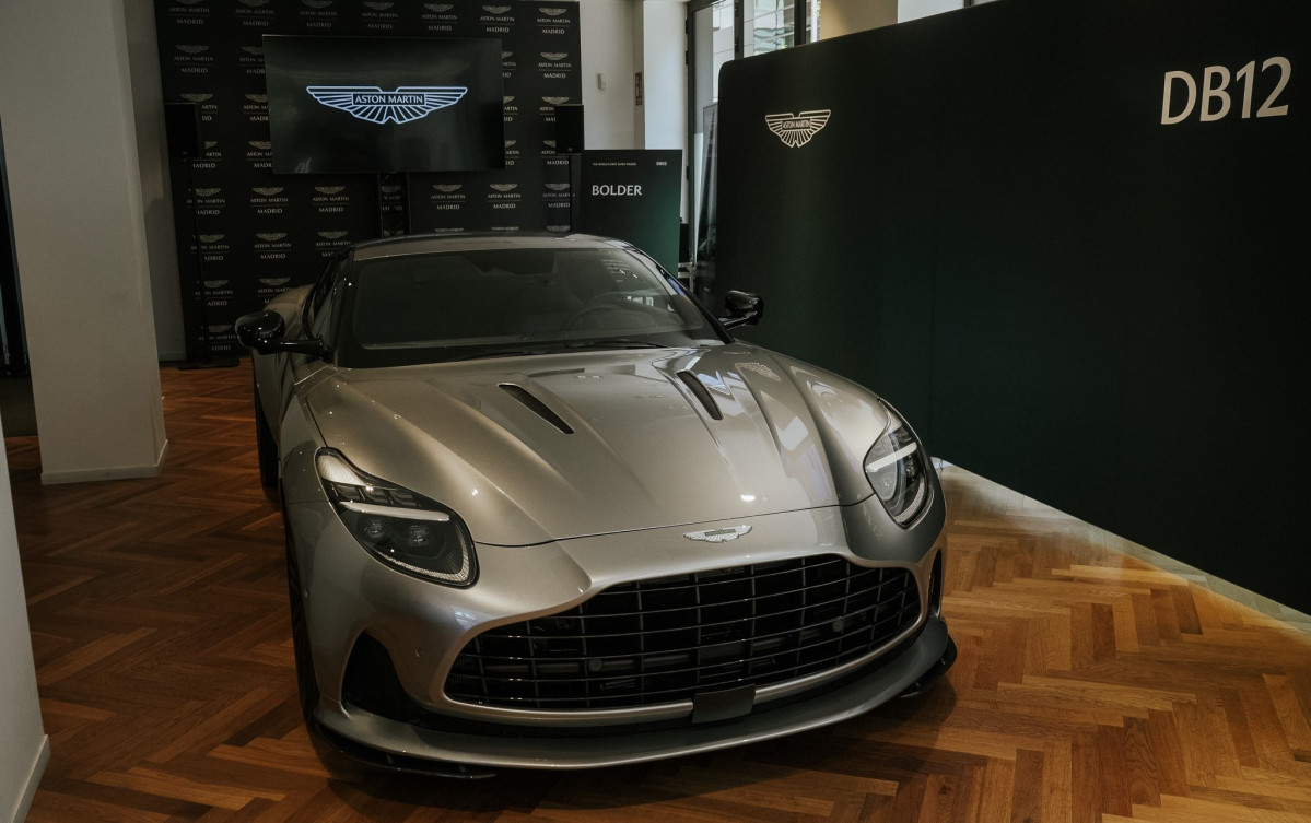 Aston Martin presenta el DB12 (5)