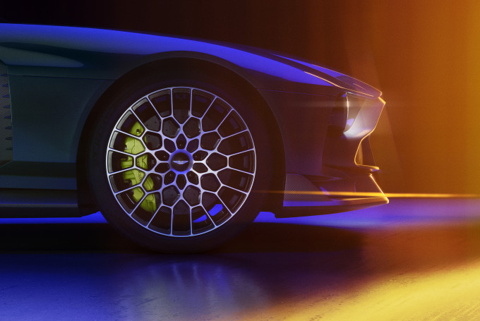 Aston Martin lanza el exclusivo Valour