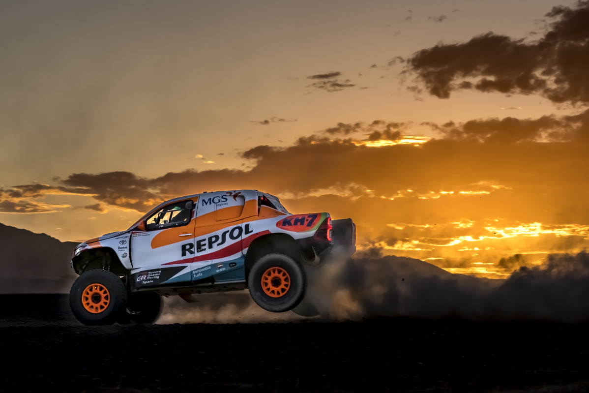 Isidre Esteve testará el Toyota Hilux T 1 del Dakar 2024 en la Baja Aragón (3)