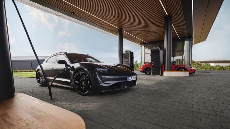 Porsche abre su primera estación de carga rápida en Europa