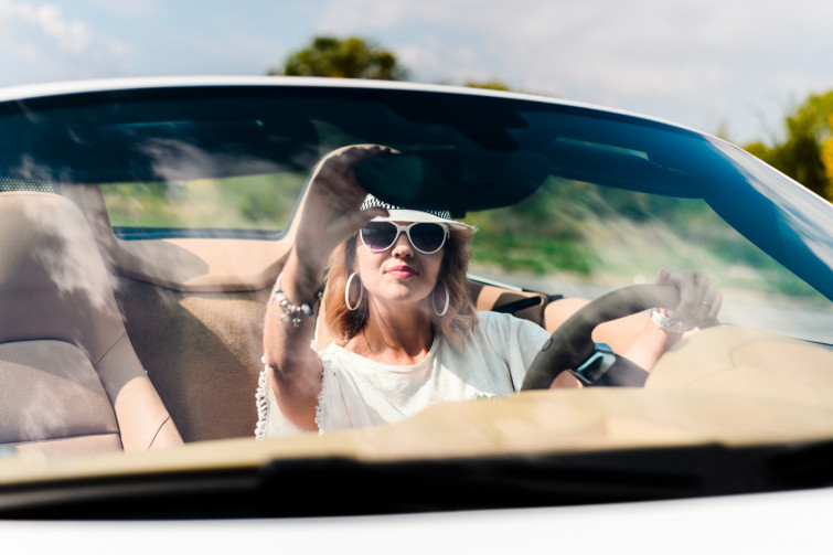 Cómo mejorar la visibilidad al volante en los viajes de verano