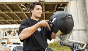 Cómo elegir el casco de moto correcto: talla, peso, visibilidad...