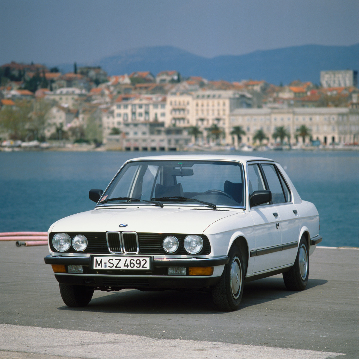 2. BMW E 28