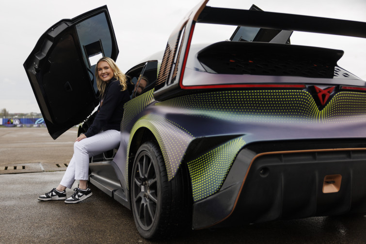 Cupra desafía los límites entre lo real y lo virtual con la Exponential Experience