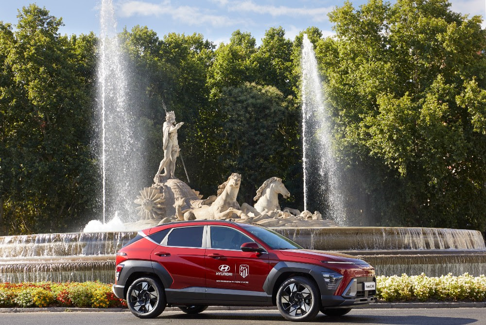 El Atlético de Madrid Femenino recibe la flota del nuevo Hyundai Kona en evento en Neptuno (1)