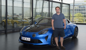 Un enamorado de la marca recibió el primer Alpine A110 R llegado a España