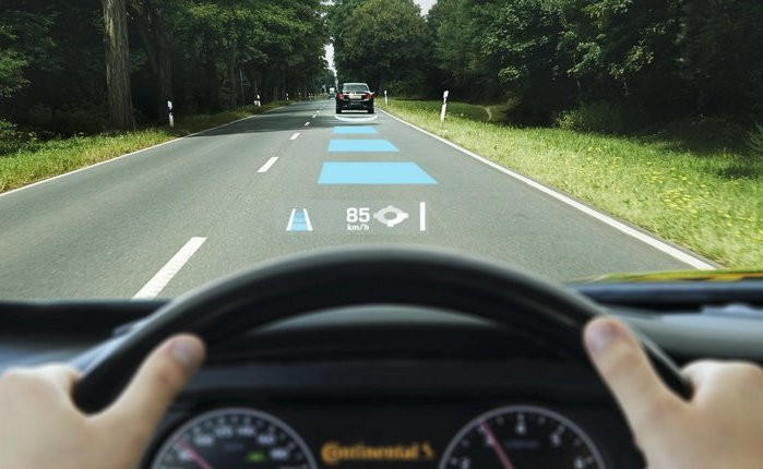 HEAD UP DISPLAY. De la II Guerra Mundial a ser vital para la seguridad de los coches (1)