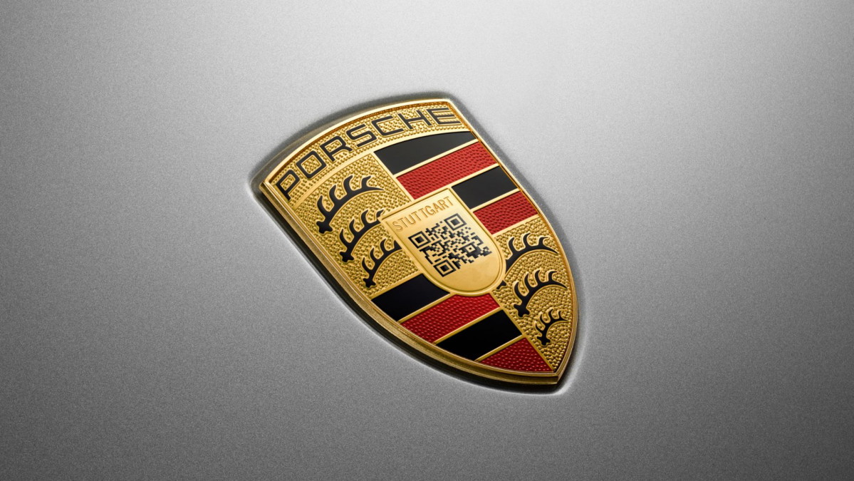 QREST escudo porsche