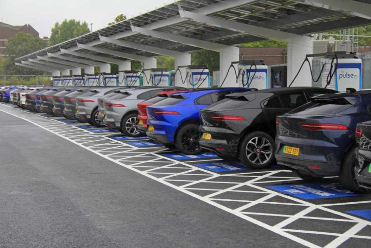 El centro de carga infinito con el que los conductores de eléctricos sueñan