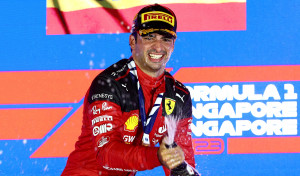F1. Carlos Sainz hace sonar el himno español con su  victoria en el GP de Singapur