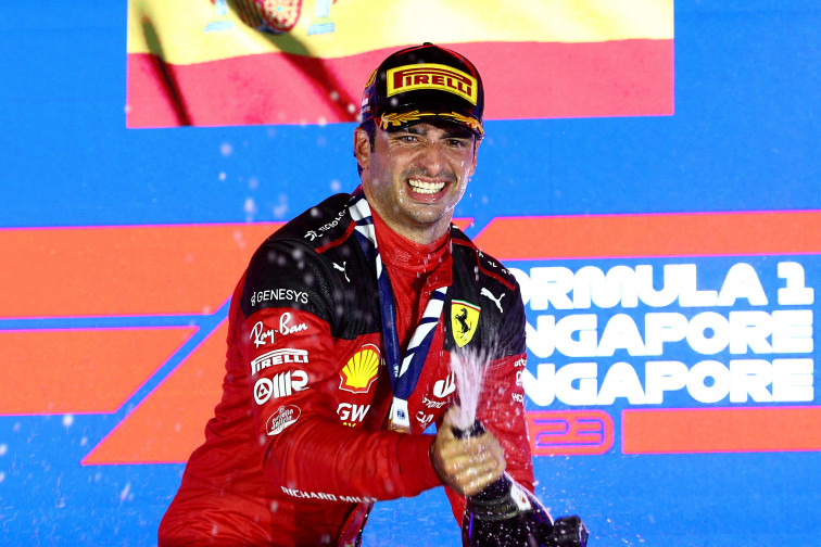F1. Carlos Sainz hace sonar el himno español con su  victoria en el GP de Singapur