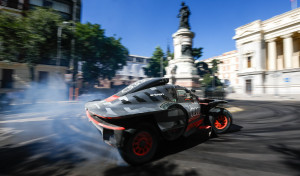 De la arena del desierto al asfalto de la ciudad, el Audi RS Q e-tron conquista Madrid