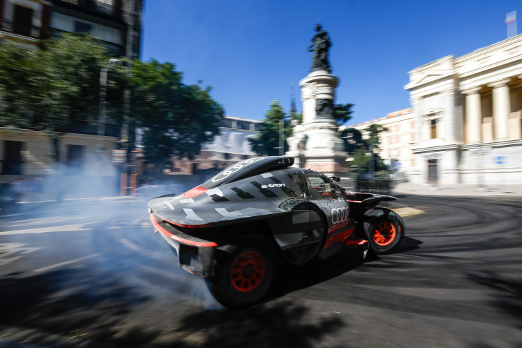 De la arena del desierto al asfalto de la ciudad, el Audi RS Q e-tron conquista Madrid
