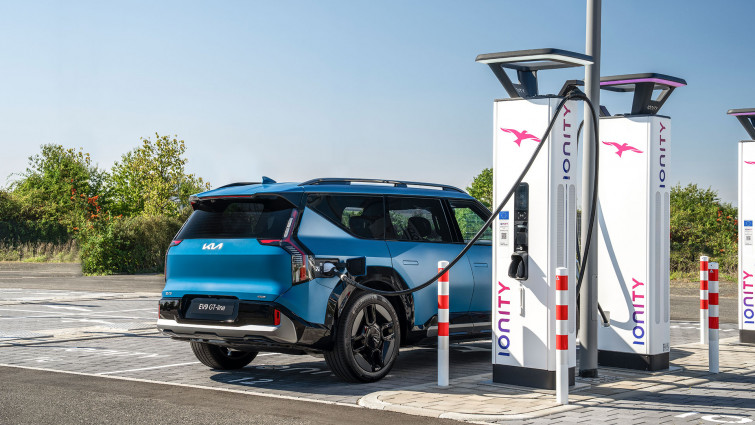 Kia simplifica la carga de sus modelos electrificados con la tecnología Plug&Charge