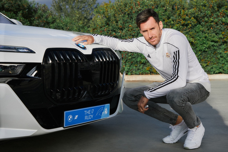 Los jugadores del Real Madrid de baloncesto estrenan sus BMW electrificados