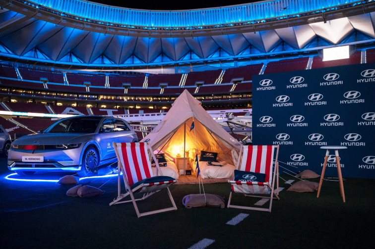 El Eco Camping nocturno de Hyundai reune a jugadores del Atlético de Madrid y aficionados en el Metropolitano