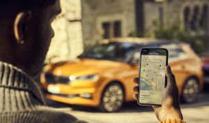 Ya puedes pagar el parking y el repostaje desde la pantalla del coche o el móvil, con las app de Skoda