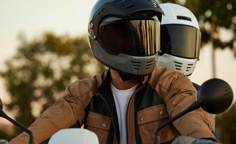 ByCity lanza su polivalente casco integral Rider de fibra de vidrio