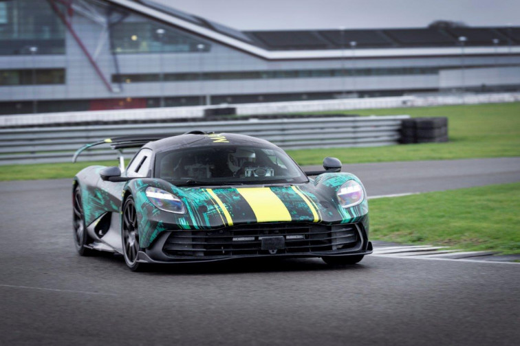 Aston Martin ya rueda en pruebas con prototipos del Valhalla, superdeportivo híbrido de más de 1.000 CV