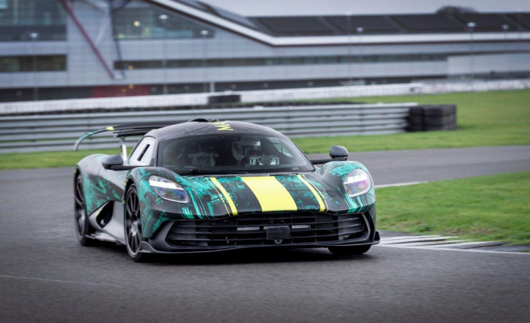 Aston Martin ya rueda en pruebas con prototipos del Valhalla, superdeportivo híbrido de más de 1.000 CV