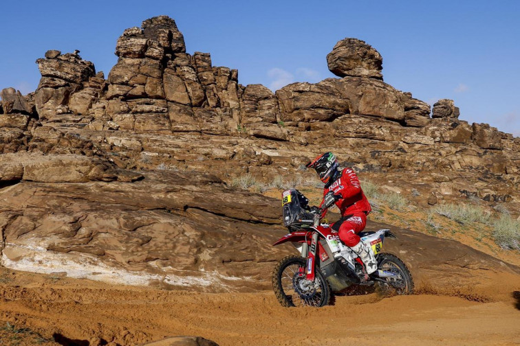 Dakar 2024. Prólogo | El valenciano Tosha Schareina (Honda), en motos, firmó la primera victoria española