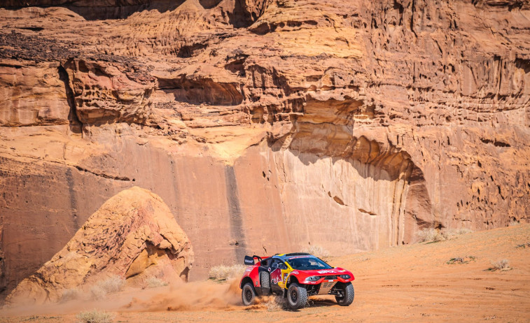 Dakar 2024. Etapa 9 | Sainz mantiene a raya a Loeb, con 20 minutos de ventaja a falta de tres etapas