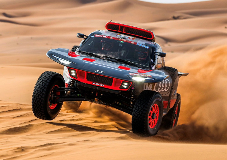 Dakar 2024. Sainz, imparable en la maratón de hoy, encabeza la general tras el abandono del líder Al Rajhi