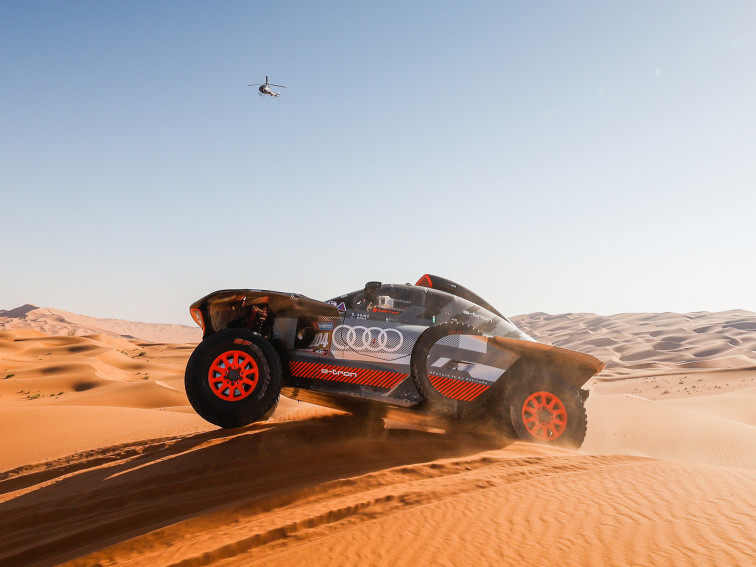 Dakar 2024. Etapa 8 | Sainz vuela hacia su cuarto Dakar, en una etapa dominada por los Audi