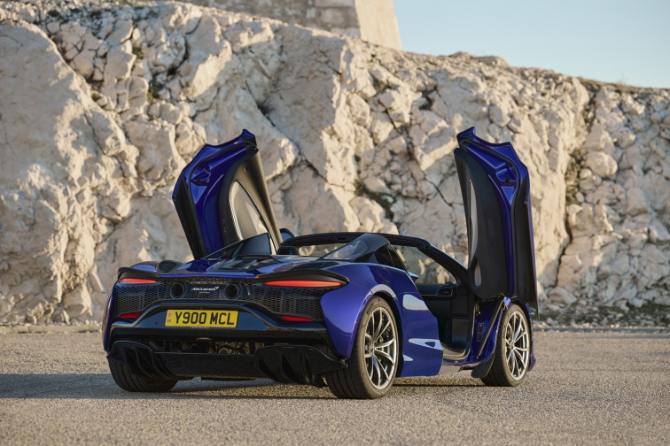Artura Spider, el primer convertible híbrido de McLaren, con 700 CV de potencia