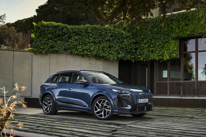 AUDI Q6 e-tron