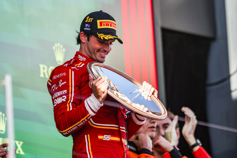 F1 | Carlos Sainz hizo sonar el himno español tras el doblete de Ferrari en el GP de Australia