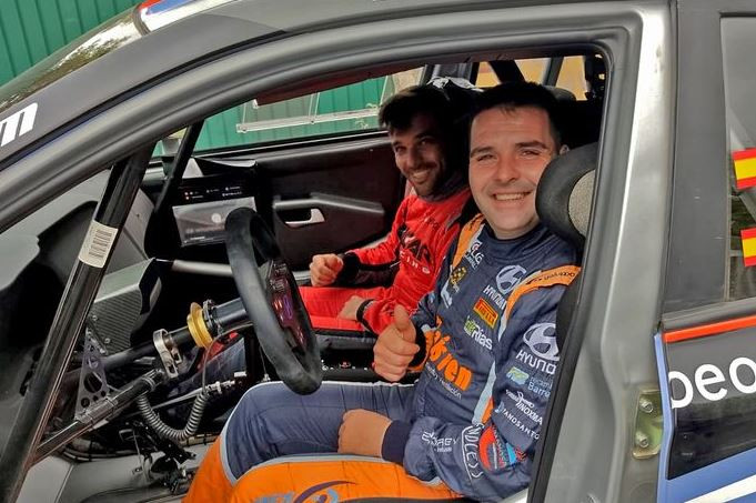 ​El piloto de rallyes Iván Ares se toma un descanso para cuidar su salud mental