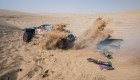 Carlos Sainz se dejó medio coche y medio Dakar al volcar en la primera jornada de la maratón