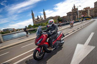 La moto es la opción ideal para la ciudad y el fin de semana
