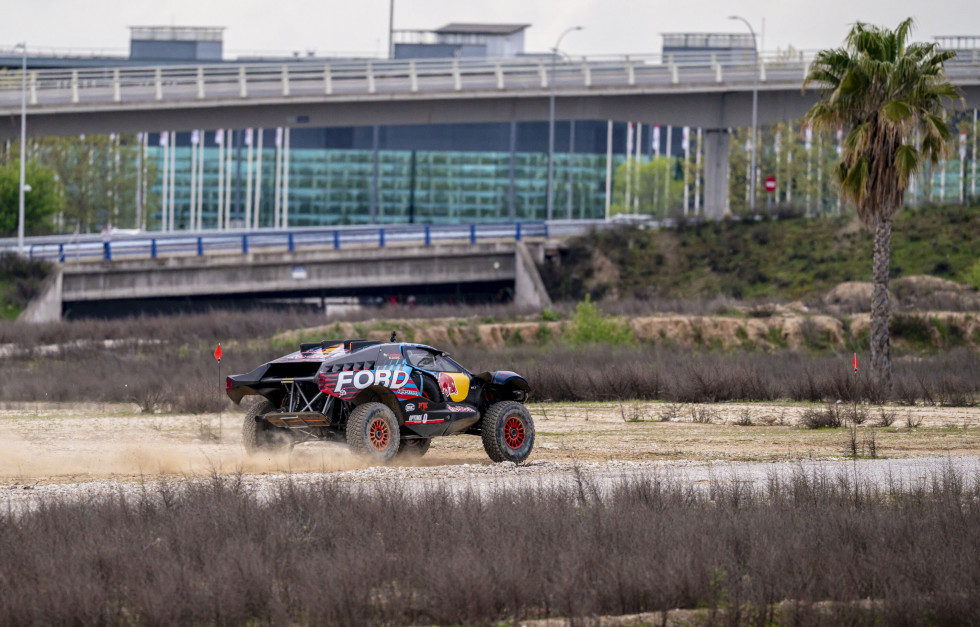 Carlos Sainz invita a dar la primera vuelta al circuito Madring que albergará la F1 en 2026