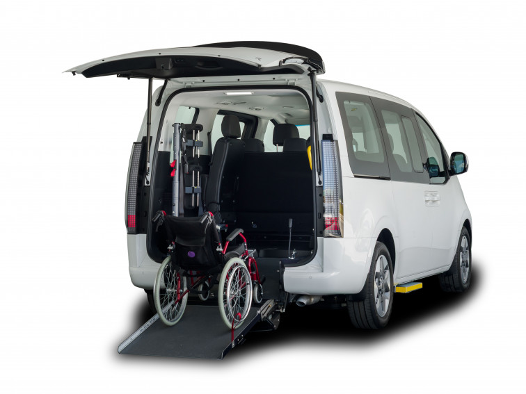 Nuevo Hyundai Staria HEV adaptado, para personas con movilidad reducida