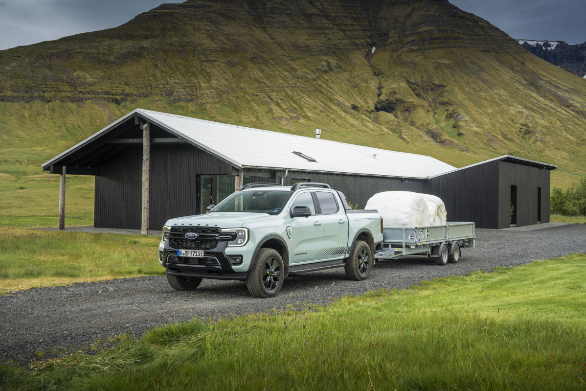 Ranger Stormtrak PHEV Towing 002