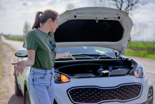 Los 7 elementos del coche que más sufren con el calor