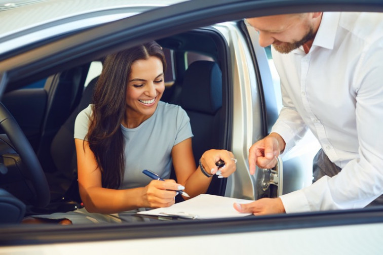 Los precios de alquilar un coche se llegan a duplicar en verano