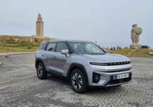 Al volante del Torres EVX, la versión eléctrica del SUV de KGM. Para pensárselo