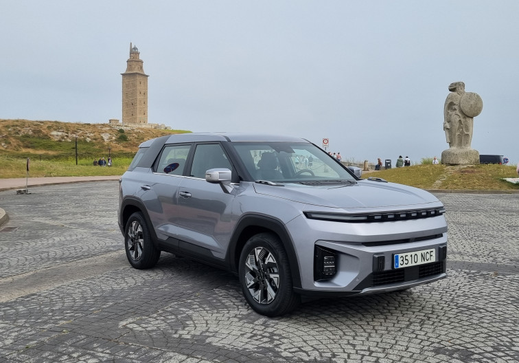 Al volante del Torres EVX, la versión eléctrica del SUV de KGM. Para pensárselo