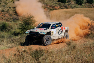 Joao Ferreira en coches y Lorenzo Santolino en motos, vencedores de la Baja Aragón 2025